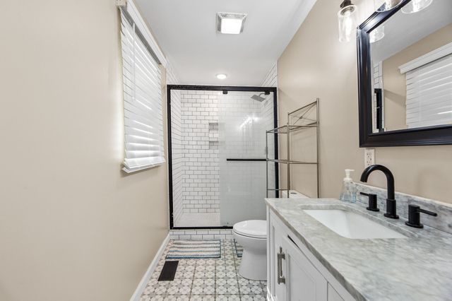 704 Redwood Cir, Columbia, TN 38401