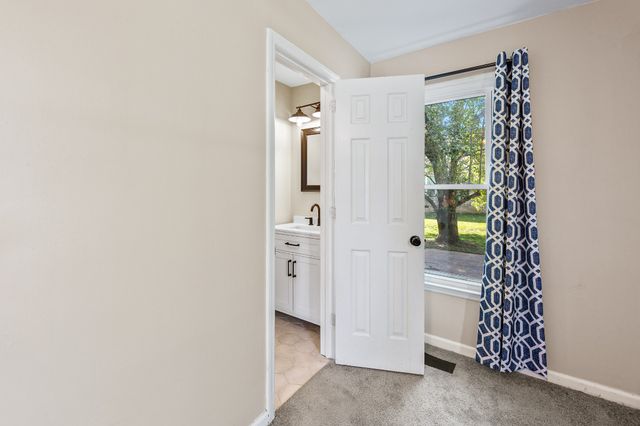 704 Redwood Cir, Columbia, TN 38401