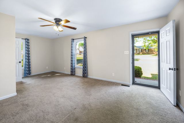 704 Redwood Cir, Columbia, TN 38401