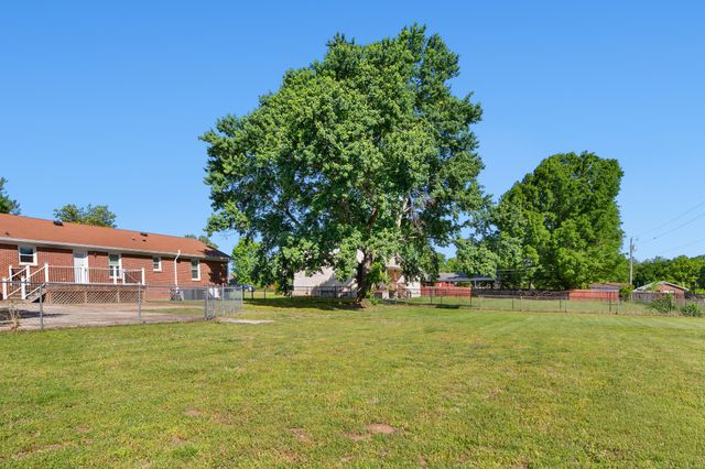 704 Redwood Cir, Columbia, TN 38401