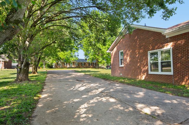 704 Redwood Cir, Columbia, TN 38401