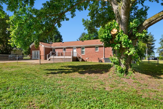 704 Redwood Cir, Columbia, TN 38401