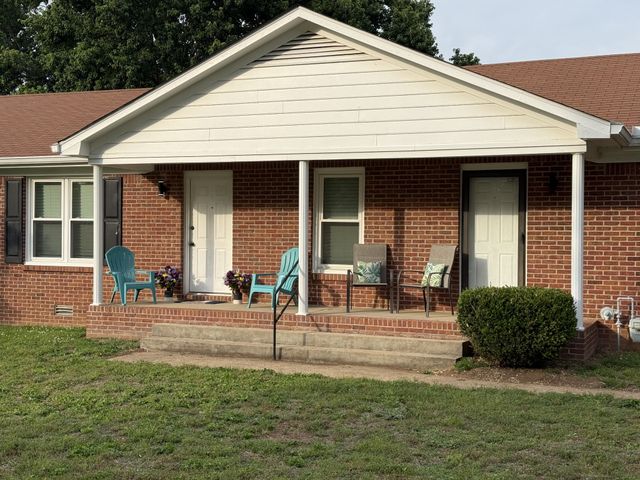 704 Redwood Cir, Columbia, TN 38401