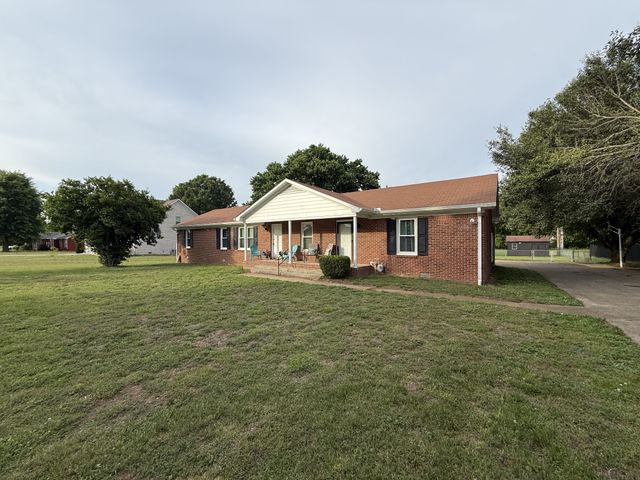 704 Redwood Cir, Columbia, TN 38401