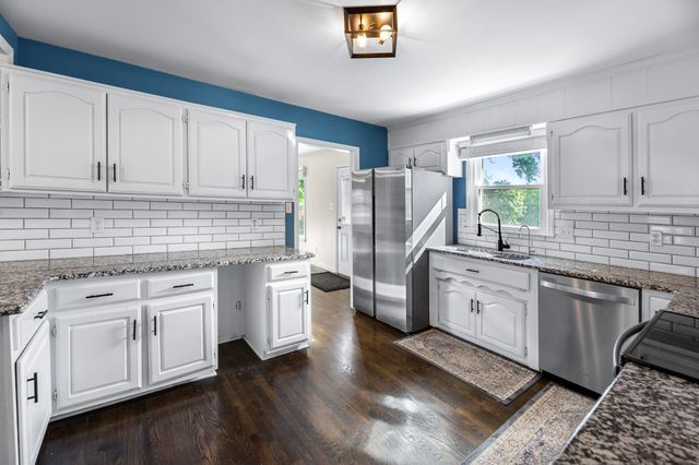 704 Redwood Cir, Columbia, TN 38401