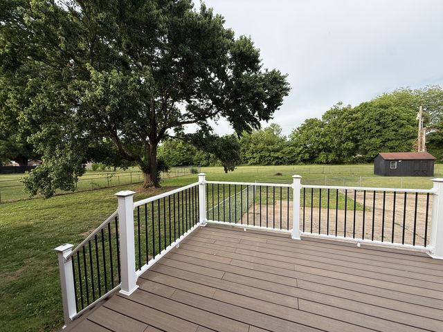 704 Redwood Cir, Columbia, TN 38401