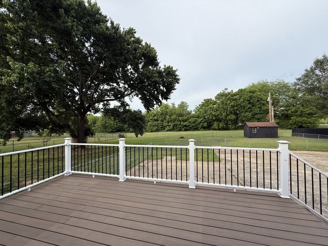 704 Redwood Cir, Columbia, TN 38401