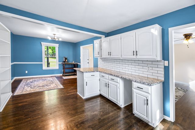 704 Redwood Cir, Columbia, TN 38401
