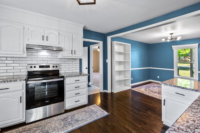 704 Redwood Cir, Columbia, TN 38401
