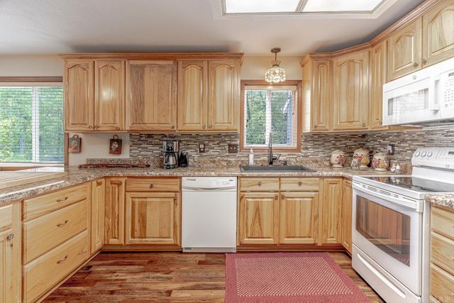 81 Monongahela Dr, Cherokee Village, AR 72529