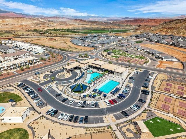 1749 S DEVILS GARDEN LN, Washington, UT 84780