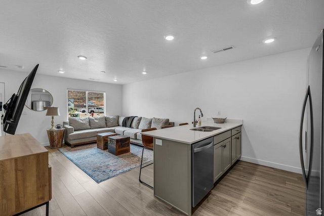 1749 S DEVILS GARDEN LN, Washington, UT 84780