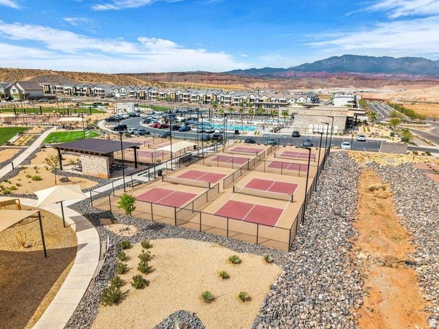 1749 S DEVILS GARDEN LN, Washington, UT 84780