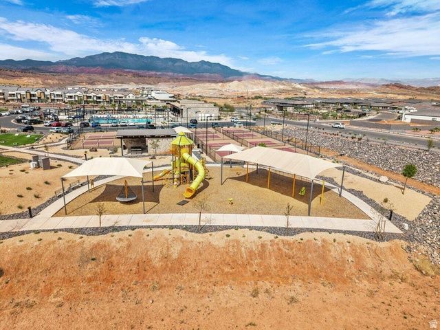 1749 S DEVILS GARDEN LN, Washington, UT 84780