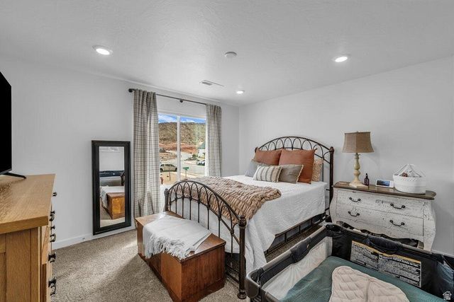 1749 S DEVILS GARDEN LN, Washington, UT 84780