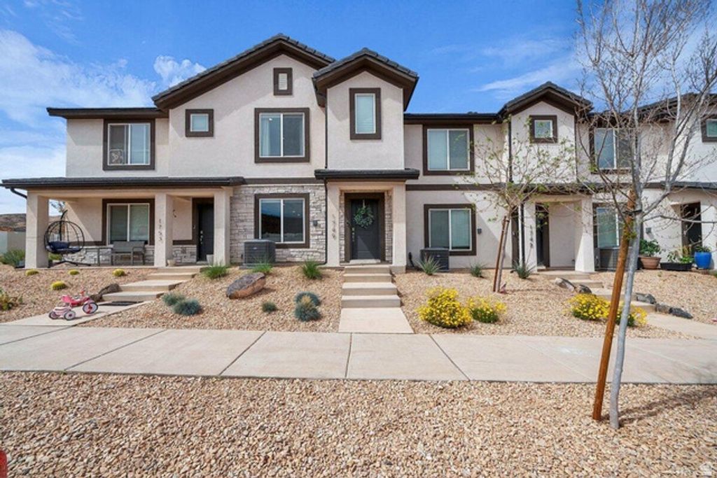 1749 S DEVILS GARDEN LN, Washington, UT 84780