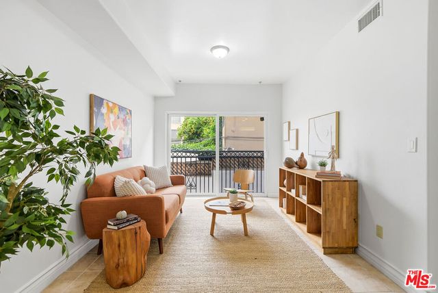 1712 S Barrington Avenue 5, Los Angeles, CA 90025