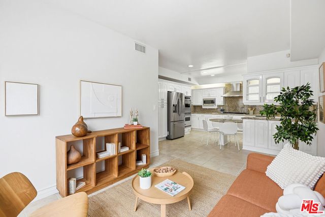 1712 S Barrington Avenue 5, Los Angeles, CA 90025