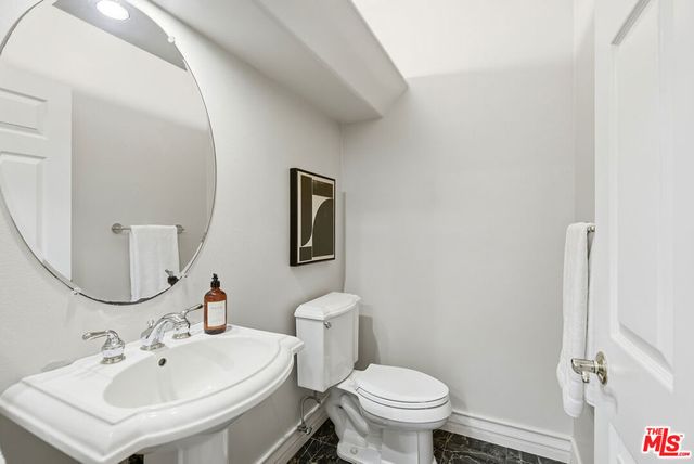 1712 S Barrington Avenue 5, Los Angeles, CA 90025