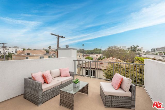 1712 S Barrington Avenue 5, Los Angeles, CA 90025