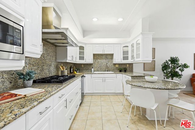 1712 S Barrington Avenue 5, Los Angeles, CA 90025