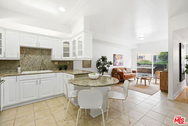 1712 S Barrington Avenue 5, Los Angeles, CA 90025