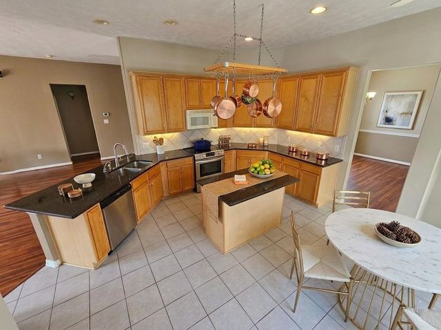 7714 Chateau Point Lane, Houston, TX 77041