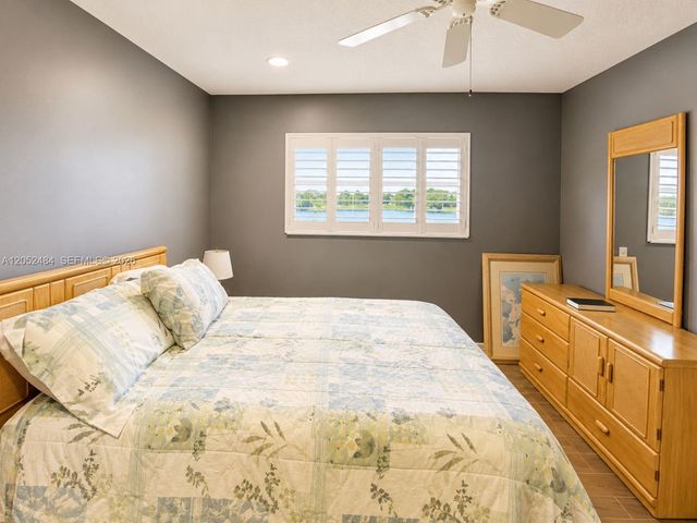 437 Prestwick Lane, Palm Beach Gardens, FL 33418