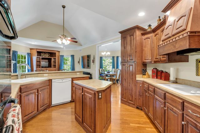 2828 Bains Rd, E, Hillsboro, TN 37342