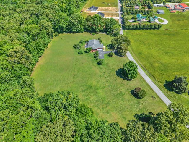 2828 Bains Rd, E, Hillsboro, TN 37342