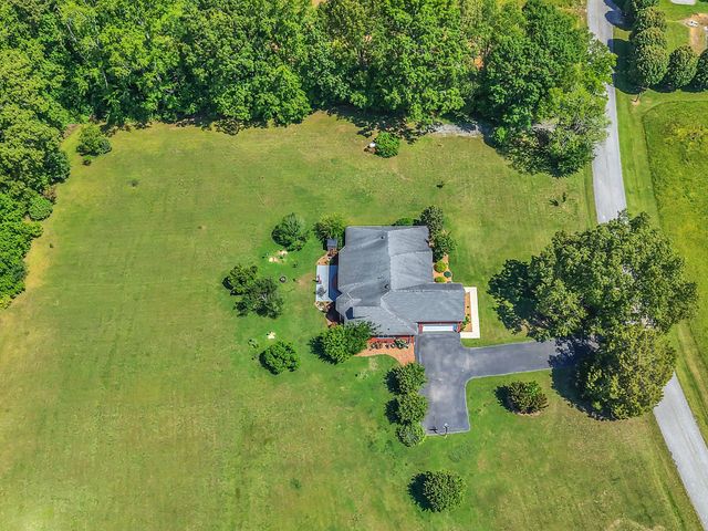 2828 Bains Rd, E, Hillsboro, TN 37342