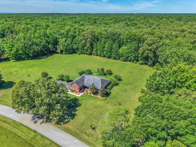 2828 Bains Rd, E, Hillsboro, TN 37342