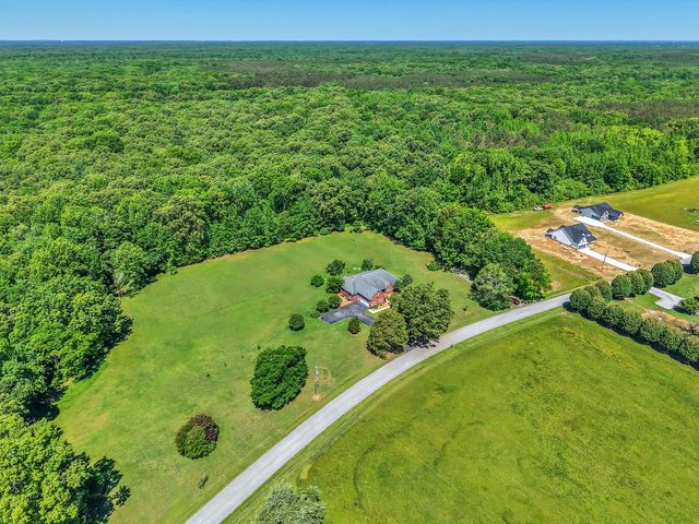 2828 Bains Rd, E, Hillsboro, TN 37342