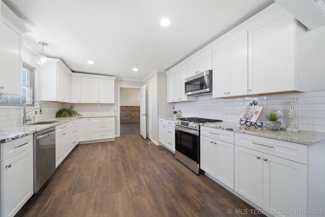 13174 S 257th East Avenue, Coweta, OK 74429