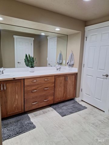 452 Bitterbrush Ave, Nampa, ID 83686