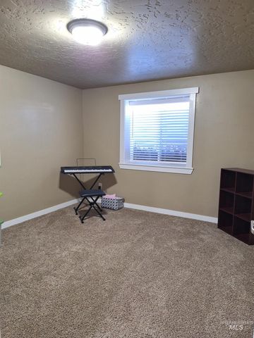 452 Bitterbrush Ave, Nampa, ID 83686