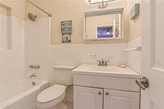 2680 NE 24th Street, Pompano Beach, FL 33064