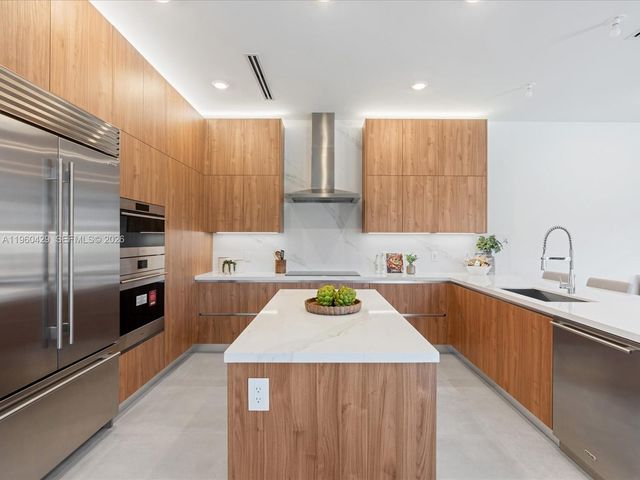 19701 NE 16 PL, Miami, FL 33179