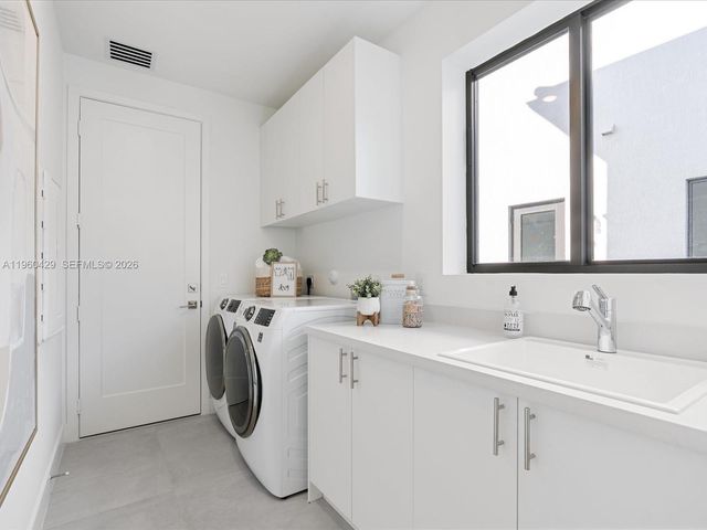 19701 NE 16 PL, Miami, FL 33179