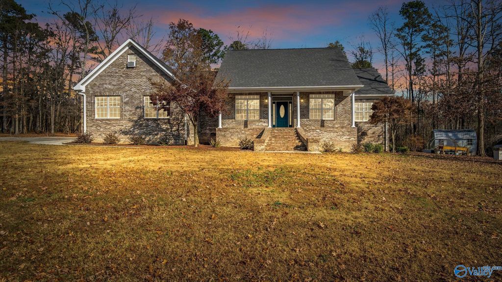 165 Creekside Lane SE, Arab, AL 35016