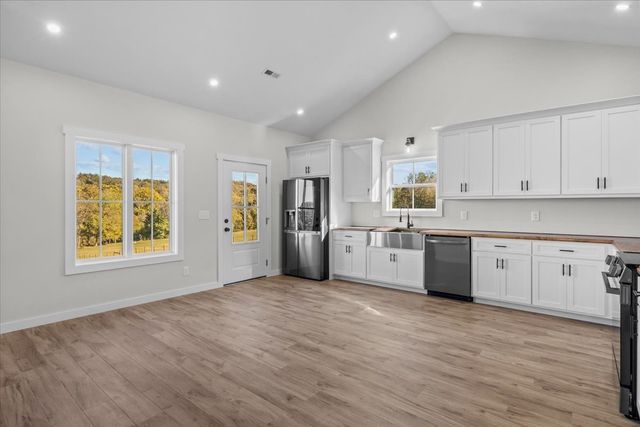 396 Buckeye Rd, Cumberland City, TN 37050