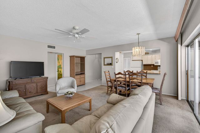 3 Greenway Vlg N 210, Royal Palm Beach, FL 33411