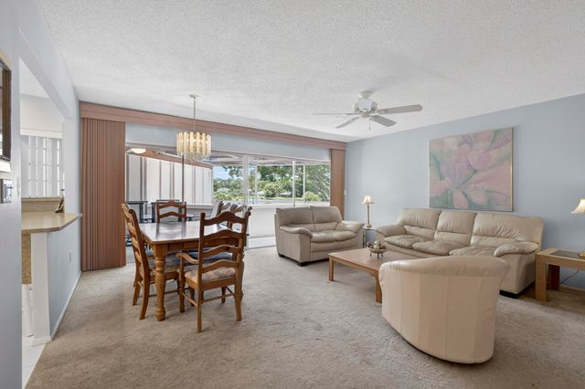 3 Greenway Vlg N 210, Royal Palm Beach, FL 33411