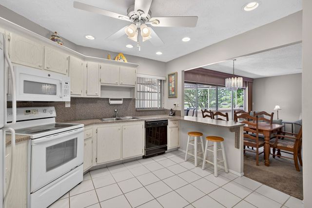 3 Greenway Vlg N 210, Royal Palm Beach, FL 33411