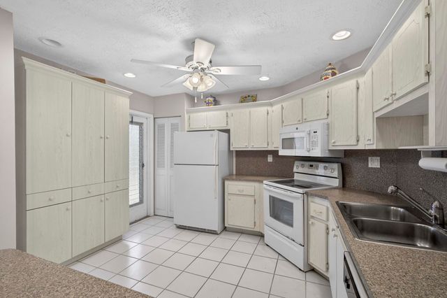 3 Greenway Vlg N 210, Royal Palm Beach, FL 33411