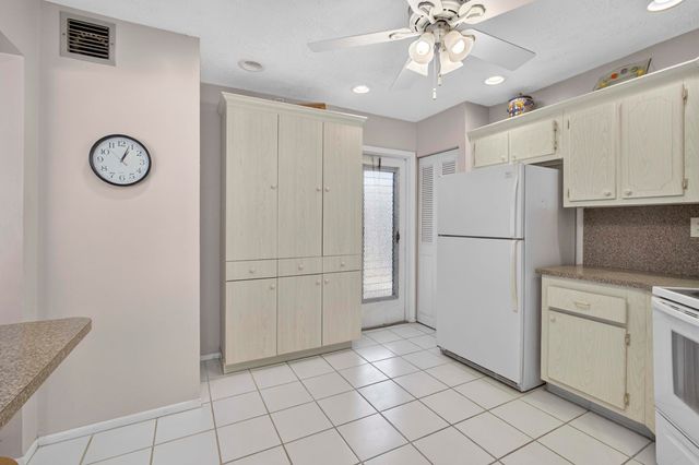 3 Greenway Vlg N 210, Royal Palm Beach, FL 33411