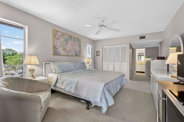 3 Greenway Vlg N 210, Royal Palm Beach, FL 33411