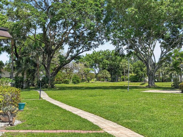 3 Greenway Vlg N 210, Royal Palm Beach, FL 33411
