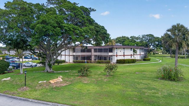 3 Greenway Vlg N 210, Royal Palm Beach, FL 33411