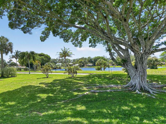 3 Greenway Vlg N 210, Royal Palm Beach, FL 33411